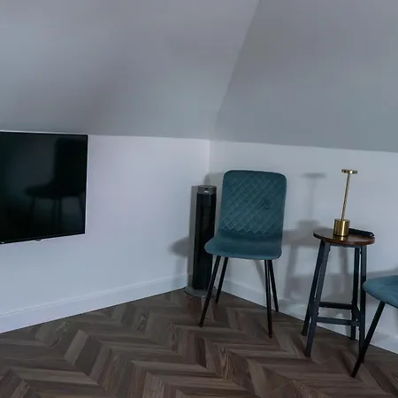 Dalston Luxe Studios, 10 Minutes Away From Liverpool Train Station-2